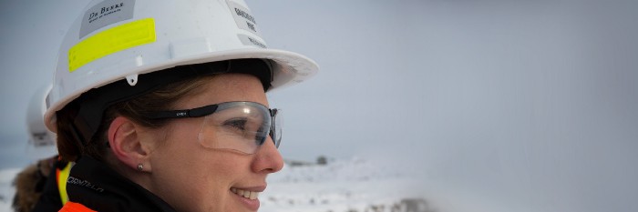 Femme dans une mine